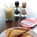Grilled cheese au fromage raclette, cheddar,[...]