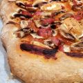 Pizza à pâte moellleuse : lardons, chèvre et[...]