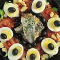 Salade complète avec sardines, artichauts,[...]