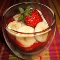 Verrine de yaourt au coulis de fraises et aux[...]