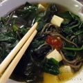 Soupe asiatique aux nouilles soba et wakame