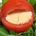 Tomates farcies et sauce aux haricots secs
