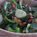 Salade de jeunes épinards aux poivrons grillés