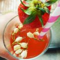 Thé au jasmin glacé à la menthe et aux fraises
