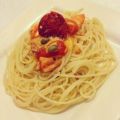 Spaghettis et sauce aux tomates cerises, câpres[...]