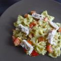 Salade de pâtes au pesto, tomates et poulet[...]