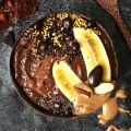 Smoothie bowl au chocolat figues et dattes