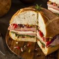 Muffuletta (sandwich sicilien au salami,[...]