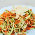 Salade de courgettes et carottes crues au[...]