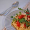 Spaghetti aux tomates cerises, roquette et[...]