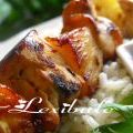 Brochettes de poulet hawaïennes avec riz à la[...]