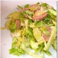 Salade de chou vert au saucisson de volaille,[...]