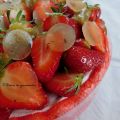 Charlotte aux fraises, rhubarbe au thym et miel[...]