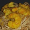 Crevettes au curry et nouilles sautées