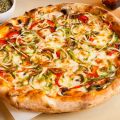 Pizza aux légumes variés