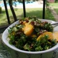 Salade de kale, pêche et pacane au thym frais[...]
