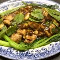 Poulet sauté aux 3 parfums, shiitake et choy-sum