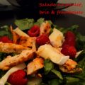 Salade au poulet, brie & framboises