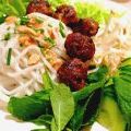 Bun cha ou boulettes de porc caramélisées à la[...]