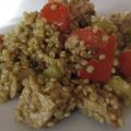 Salade de quinoa à la volaille et aux crudités.