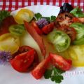 Salade de tomates sur gelée de concombre et[...]