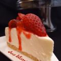Cheesecake au chocolat blanc et aux fraises,[...]