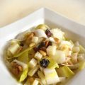 Salade d'endives aux pignons, raisins secs,[...]