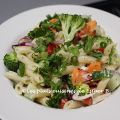 Salade de pâtes aux légumes avec vinaigrette[...]