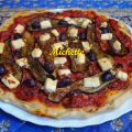 Pizza à l'aubergine grillée, fèta, tomate,[...]