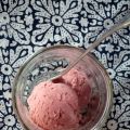 Crème glacée aux fraises rôties