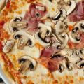 Pizza forestière aux champignons