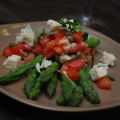Salade de tomates, d'asperges et de gorgonzola