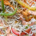 Salade de pâtes asiatique crevettes - poivrons