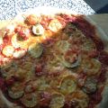 Pizza aux tomates et aux courgettes confites,[...]