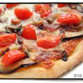 Pizza à l’aubergine, aux tomates cerises et à[...]