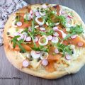 Pizza du printemps au saumon fumé et légumes[...]