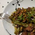 Boeuf-légumes verts-cacahuètes sautés au wok