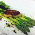 Asperges vertes et foie gras de canard poêlé,[...]
