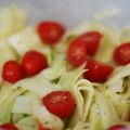 Salade de courgettes crues au citron vert, ail[...]