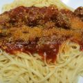 Spaghetti aux boulettes avec sauce aux tomates