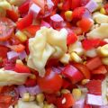 Salade de tortellini en rouge et jaune