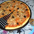 Pizza au thon, champignons et légumes