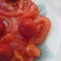 Salade de fraises, tomates et sirop de basilic[...]