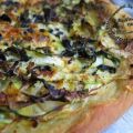 Pizza courgette oignon marjolaine basilic à la[...]