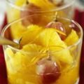 Salade d'ananas au vin d'orange et aux raisins