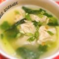 Wonton soup ou soupe aux raviolis chinois,[...]