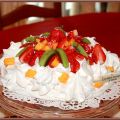 Pavlova aux fraises et mangue, coulis fraise,[...]