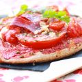 Tarte fine tomate, feta & prosciutto { Facon[...]