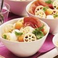 Salade de pâtes au melon, jambon et mozzarella