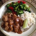 Sauté de poulet aux arachides